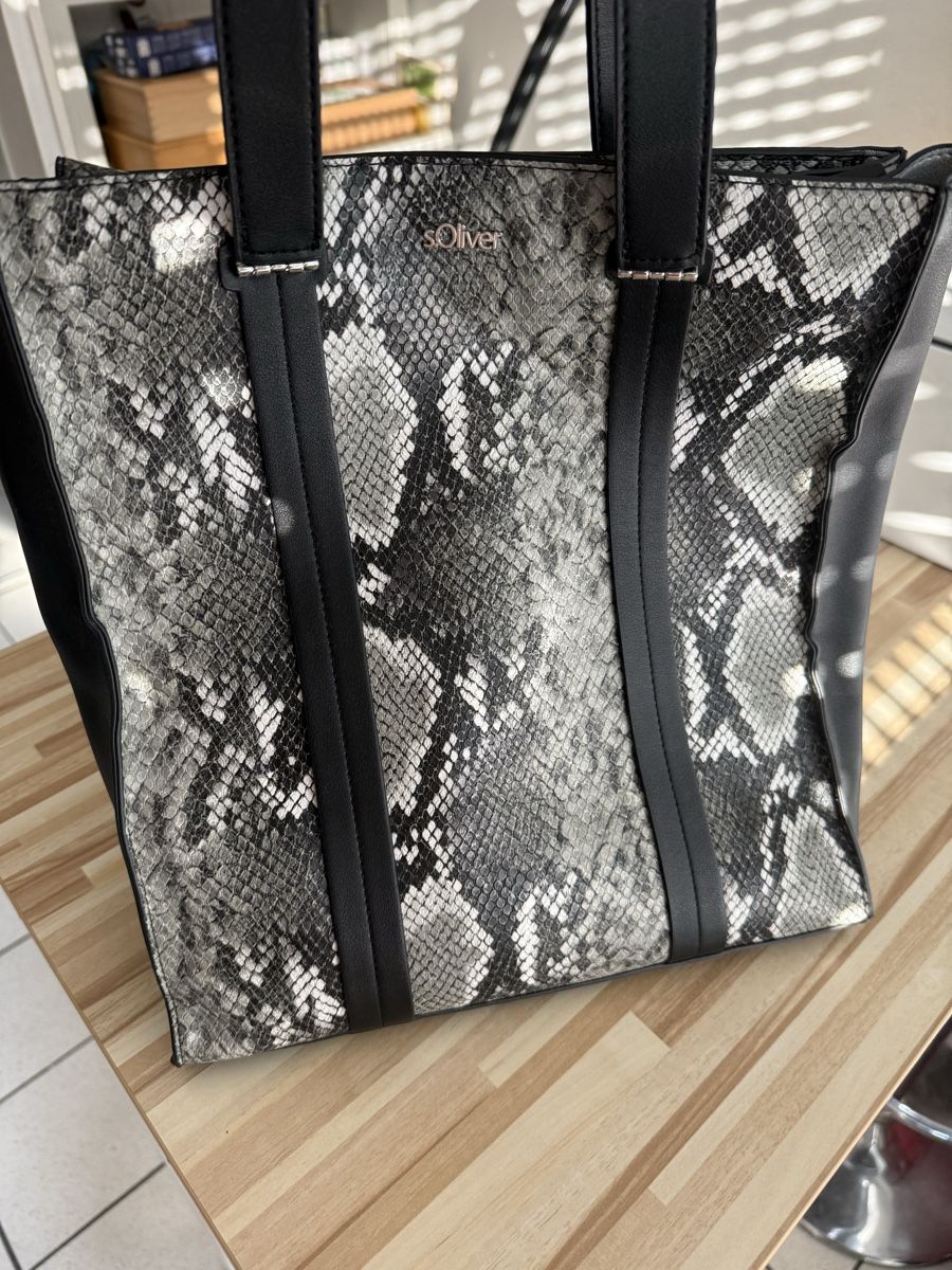 S.Oliver Taschen für Damen: schwarze Handtasche in Schlangenoptik – Neu (gemäss Beschreibung) aus Märstetten von M.Wiget 4