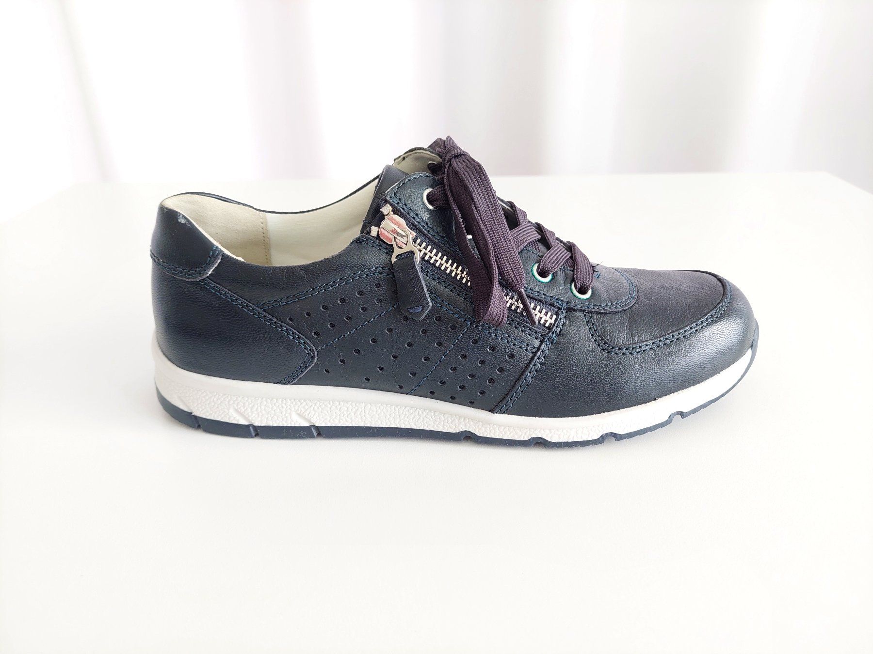 Scarpe da donna: Damen-Sneaker MEDICUS , Gr. 39 , voll echt Leder , fabrikneu – Nuovo (secondo la descrizione) da Zürich venduto da Lacoste06 5