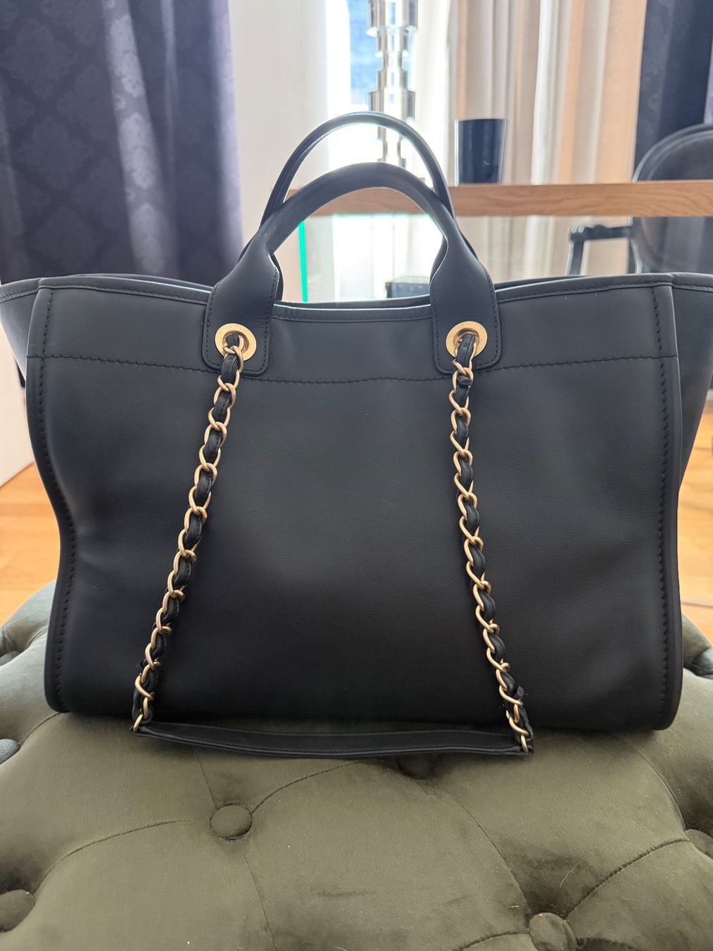 Chanel Sacs femmes: Chanel Deauville Medium NP 6470.- – D'occasion à Lutzenberg par Schatzkiste88 2