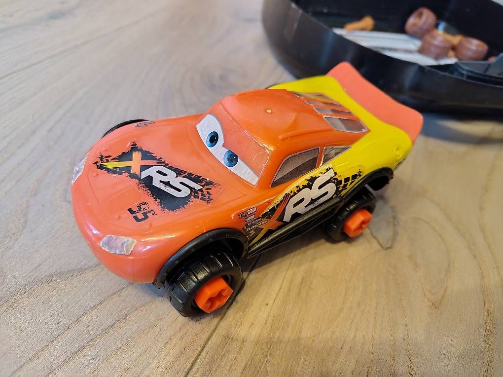 Giocattoli: Flash McQueen avec valise  – Usato da Vuisternens-Romont venduto da jea_75h2 2