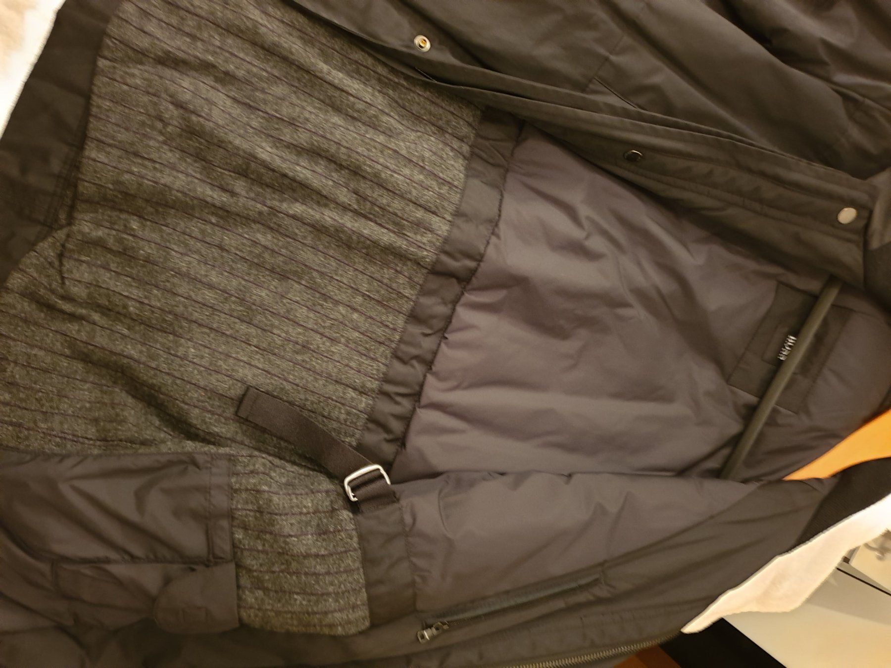 Hugo Boss Cappotti: Hugo Boss Wintermantel schwarz 46 – Usato da Bolligen venduto da sweet_volcano 1