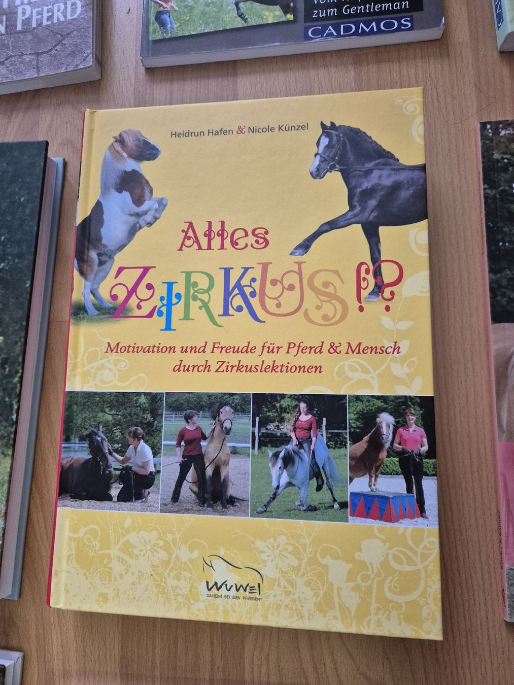 Briglie & Cavezze: Pferdefachbuch "Alles Zirkus" – Usato da Meggen venduto da Orrinka20