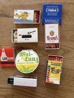 Alte Zündholzschachteln mit Inhalt