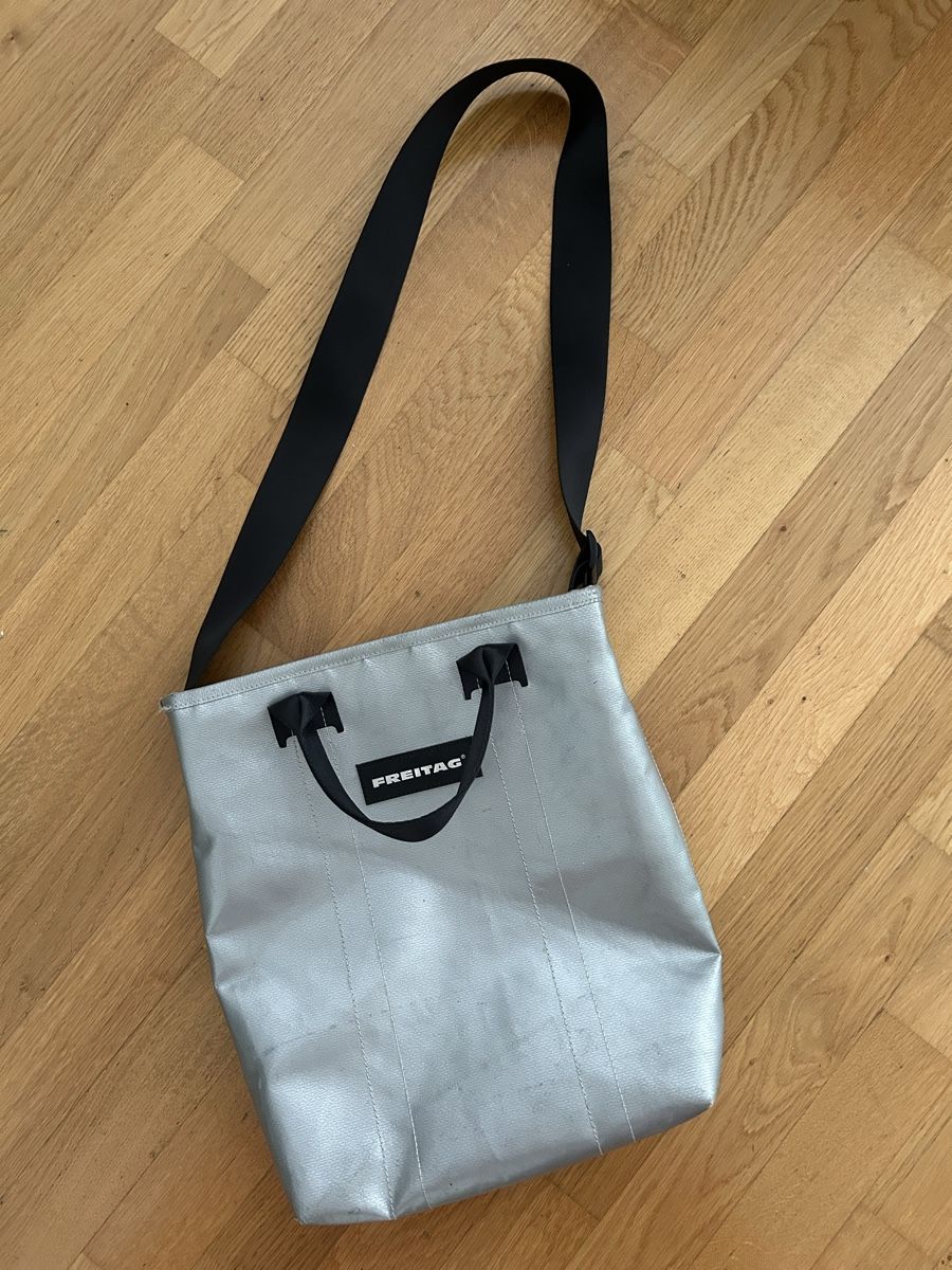 Freitag Altro in  Abbigliamento & Accessori: Sac FREITAG argenté – Usato da Prilly venduto da JulieGilbertStrebel
