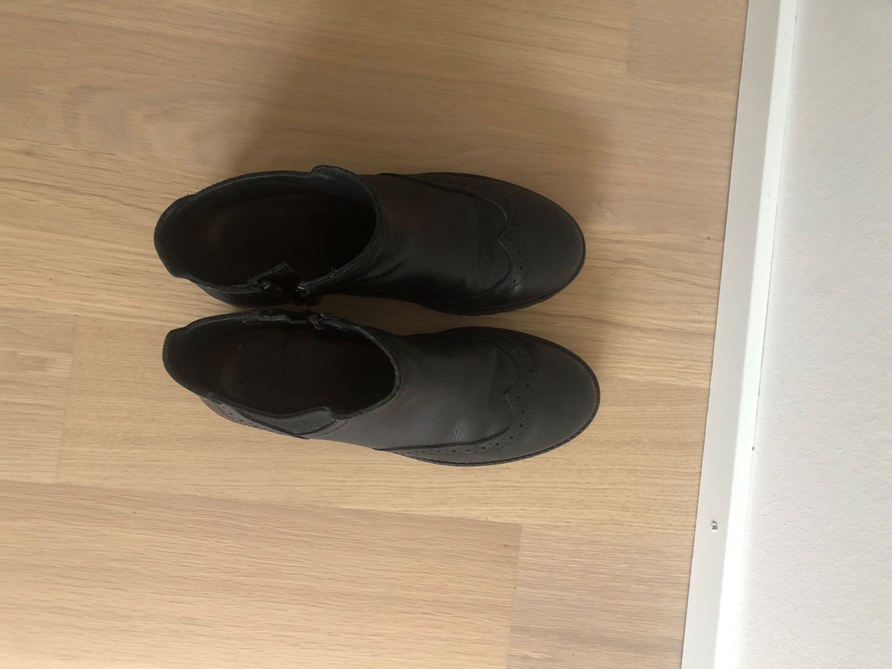 Massimo Dutti Scarpe per ragazze: Klassische Mädchen Stiefel – Usato da Zürich venduto da joa_xg9v