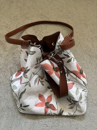 Stylische Beuteltasche, Tamaris