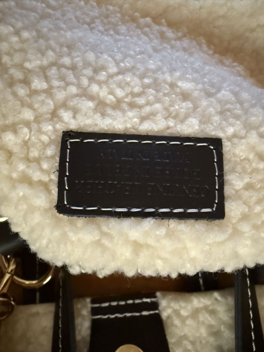 Taschen für Damen: Suede Shearling Handtasche, neuwertig, Top! – Neu (gemäss Beschreibung) aus Uitikon Waldegg von ZH81 3