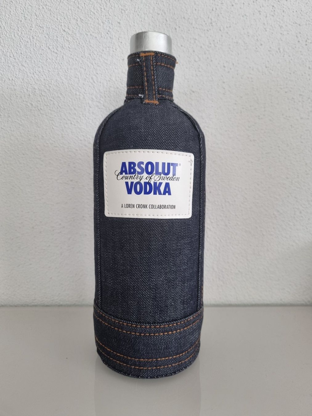 Absolut Vodka Bevande alcoliche: Absolut Vodka Denim 1 Liter, Limited Edition – Nuovo e nell'imballaggio originale da St. Erhard venduto da ITR1727 1