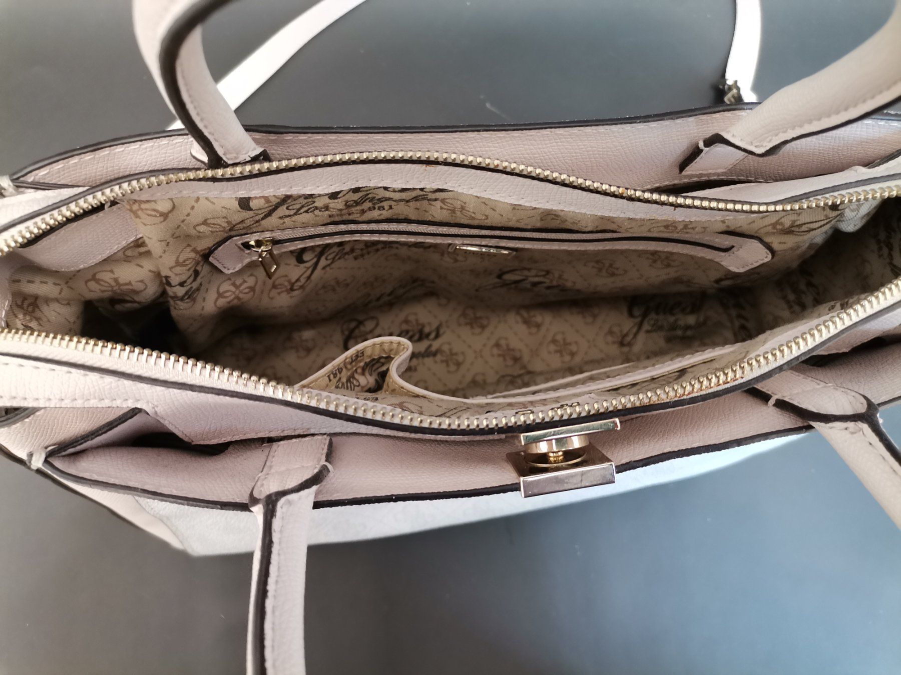 Guess Borse da donna: GUESS Damentasche – Usato da Schaffhausen venduto da Restwert_SH 6
