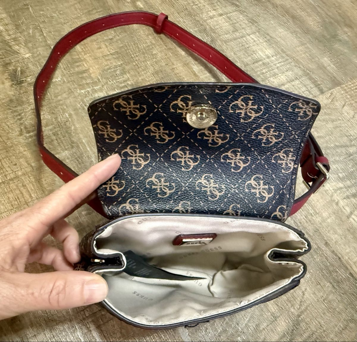 Guess Borse da donna: Guess Bauchtasche neuwertig  – Nuovo (secondo la descrizione) da Lachen SZ venduto da zsucard 1