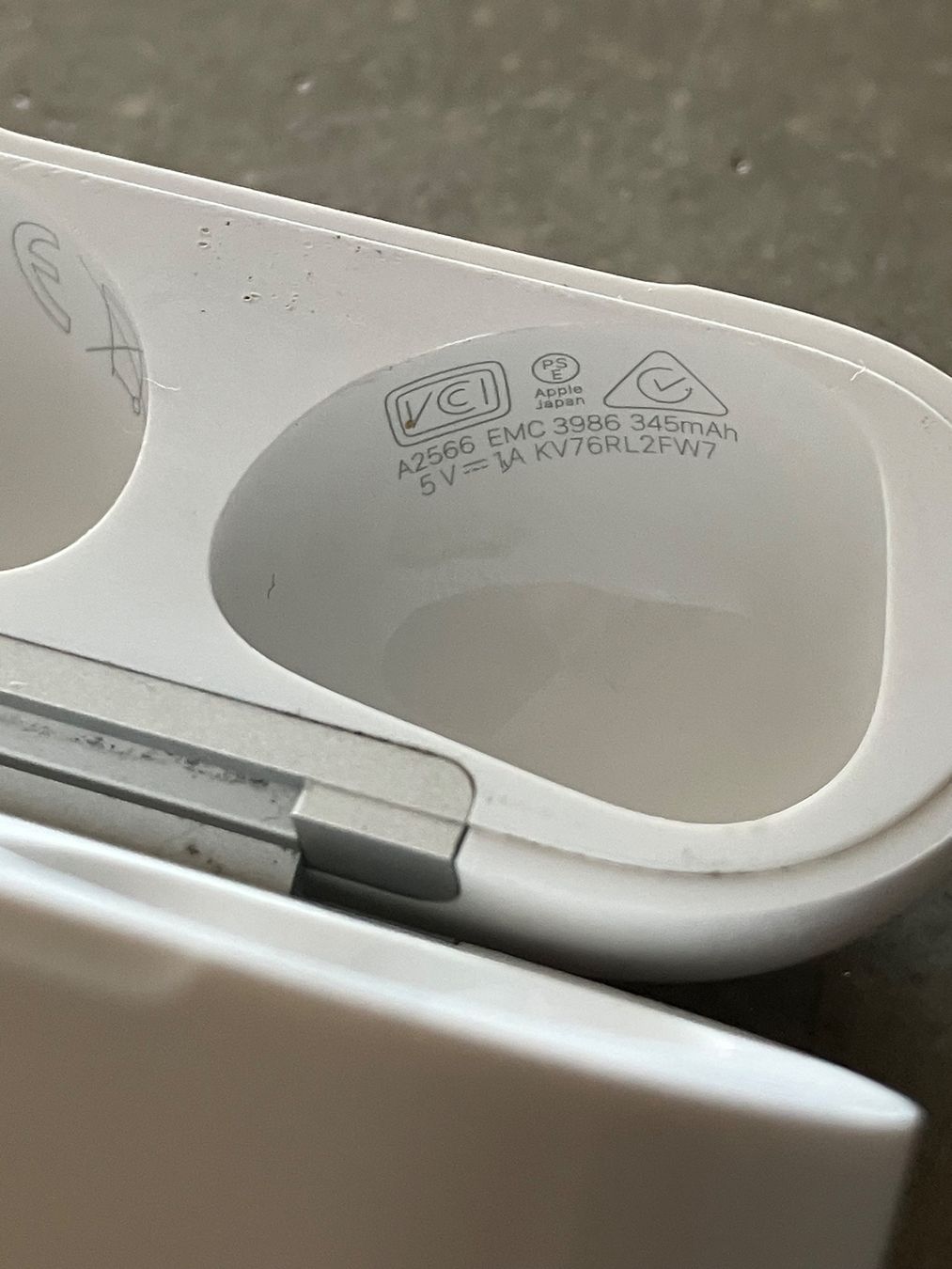 Apple Cuffie: Apple AirPods 3 Case – Usato da Lausanne venduto da mr.v 4