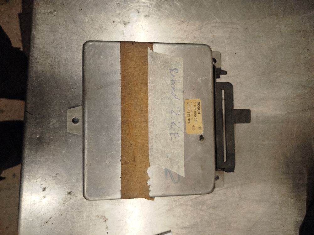 Boitier d'injection pour Opel Rekord 2.2E (Gebraucht) in Flanthey für ...