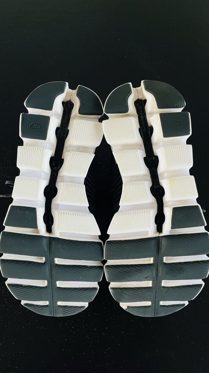 On Scarpe da donna: On Schuhe Anthrazit mit weisser Sohle 38.5 – Usato da Merenschwand venduto da katerchen01 4