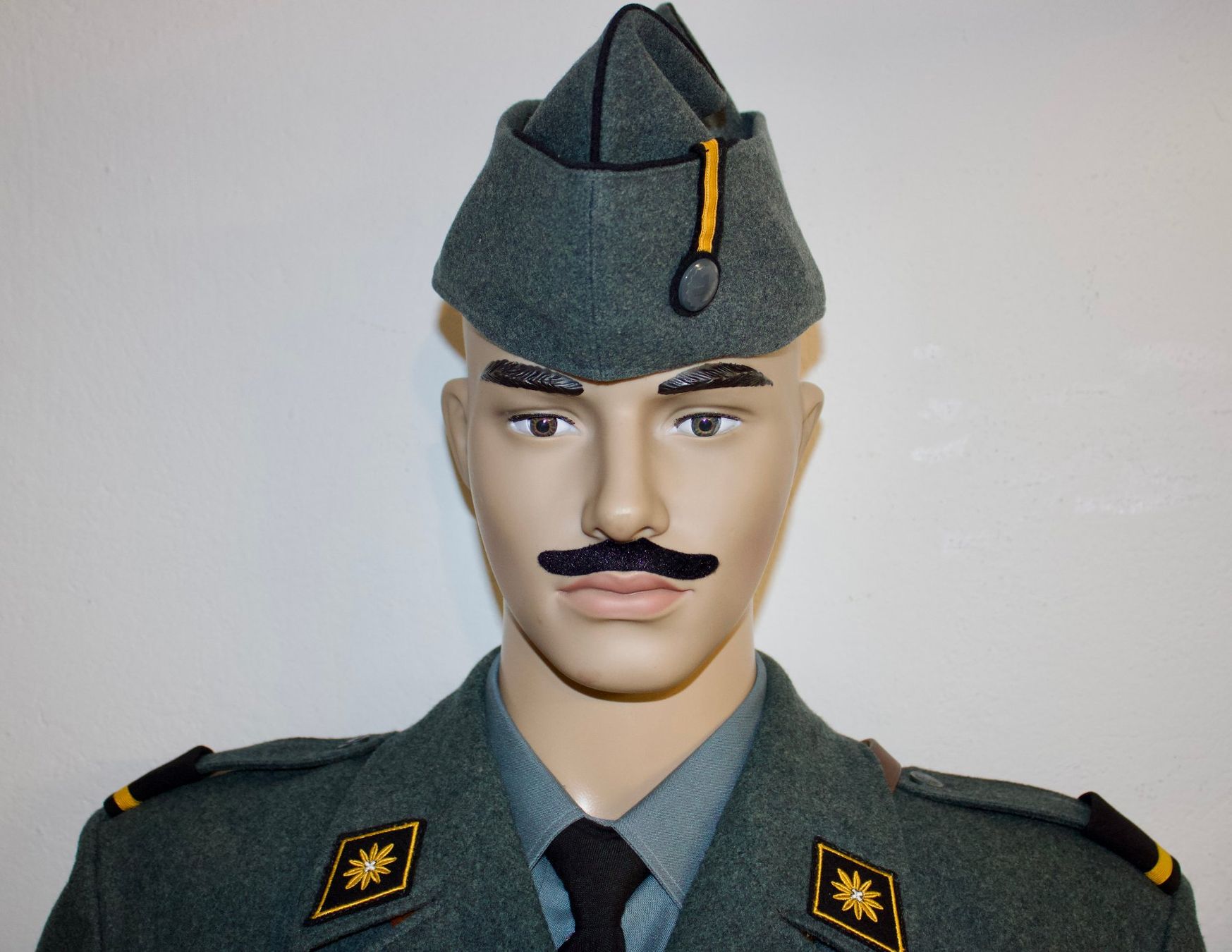 Schweizer Armee Uniformi: Armée Suisse E.M.G – Nuovo (secondo la descrizione) da Lausanne venduto da Grenchars78 1