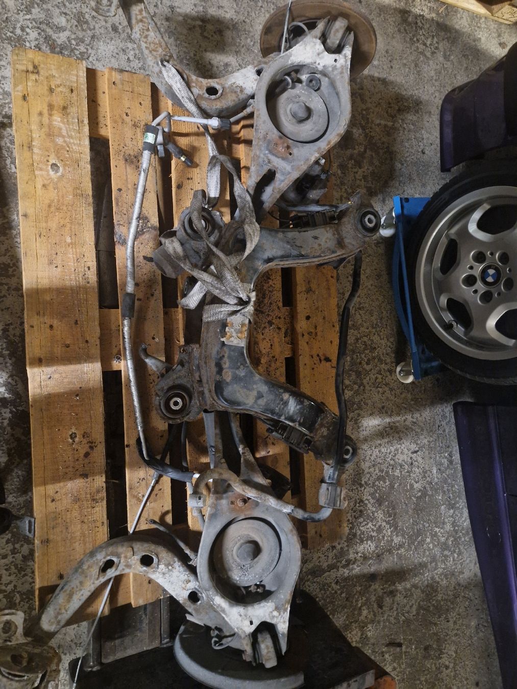 BMW Alle Autoersatzteile: BMW E36 HINTERACHSE – Defekt aus Zuchwil von  1