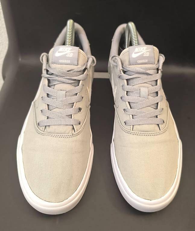 Scarpe da uomo: Nike SB Charge Canvas Sneakers - Größe 43 – Usato da Pully venduto da vir_58dk