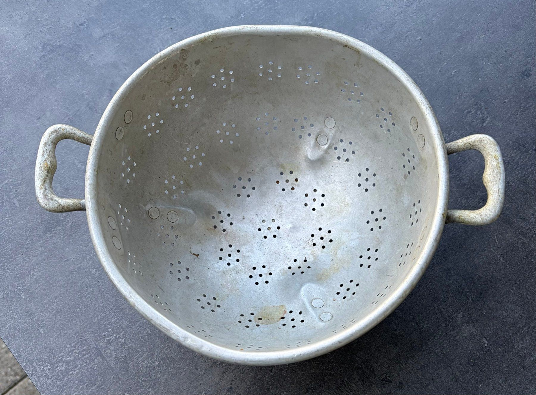 Elettrodomestici da cucina: Löcherbecken antik Alu 23cm – Usato da Aarwangen venduto da concorde58