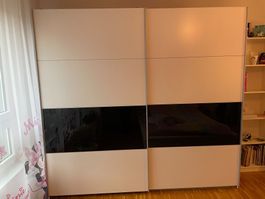 Kleiderschrank Schiebetüren weiss schwarz guter Zustand