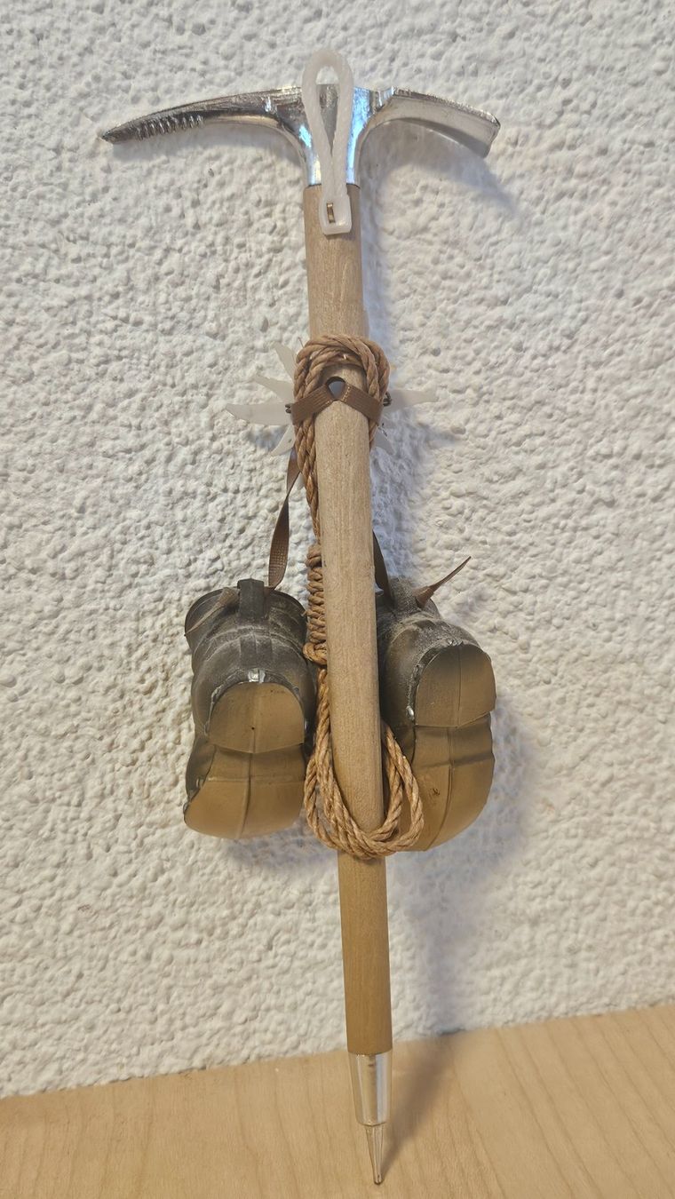 Tutte le decorazioni: Eispickel, Edelweiss, Wanderschuhe Deko Objekt Gornergrat – Usato da Jona venduto da ASMARADO 1