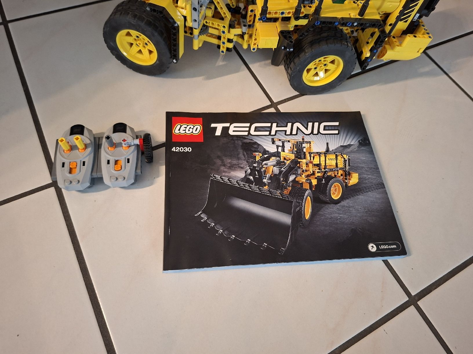 Lego Spielzeuge: Lego Technik 42030 Volvo  – Gebraucht aus Schattdorf von mamo1952 1