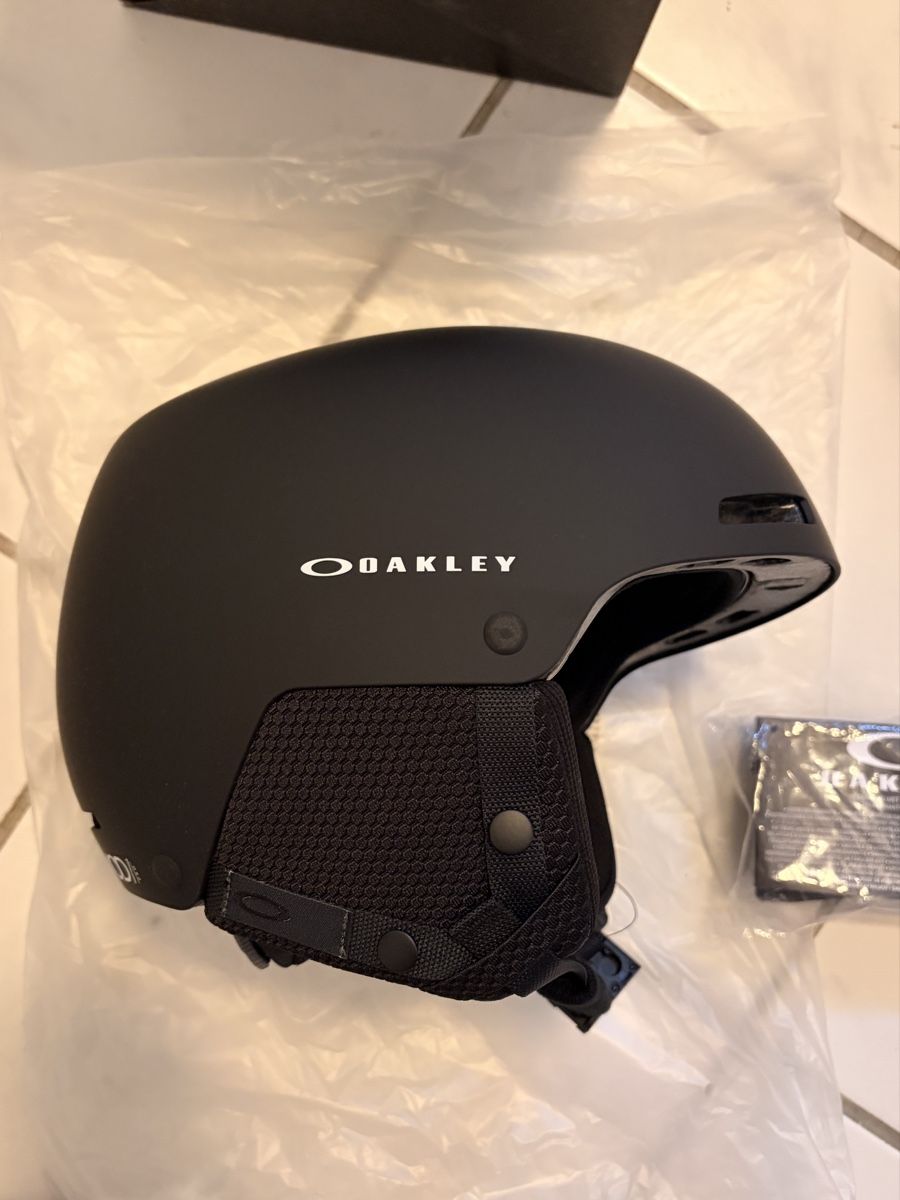 Oakley Helme: Oakley Mod1 Pro Helm - Neu, unbenutzt – Neu und originalverpackt aus Bern von jus_nkp7 4
