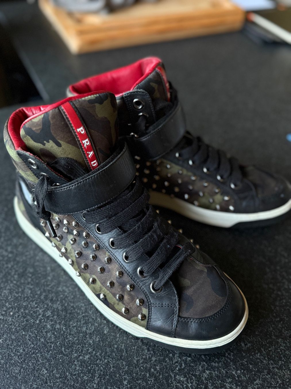 Prada Scarpe da uomo: Prada Camouflage Studded High-Top Sneakers Gr. 44 – Usato da Altendorf venduto da lba_kf6x 1