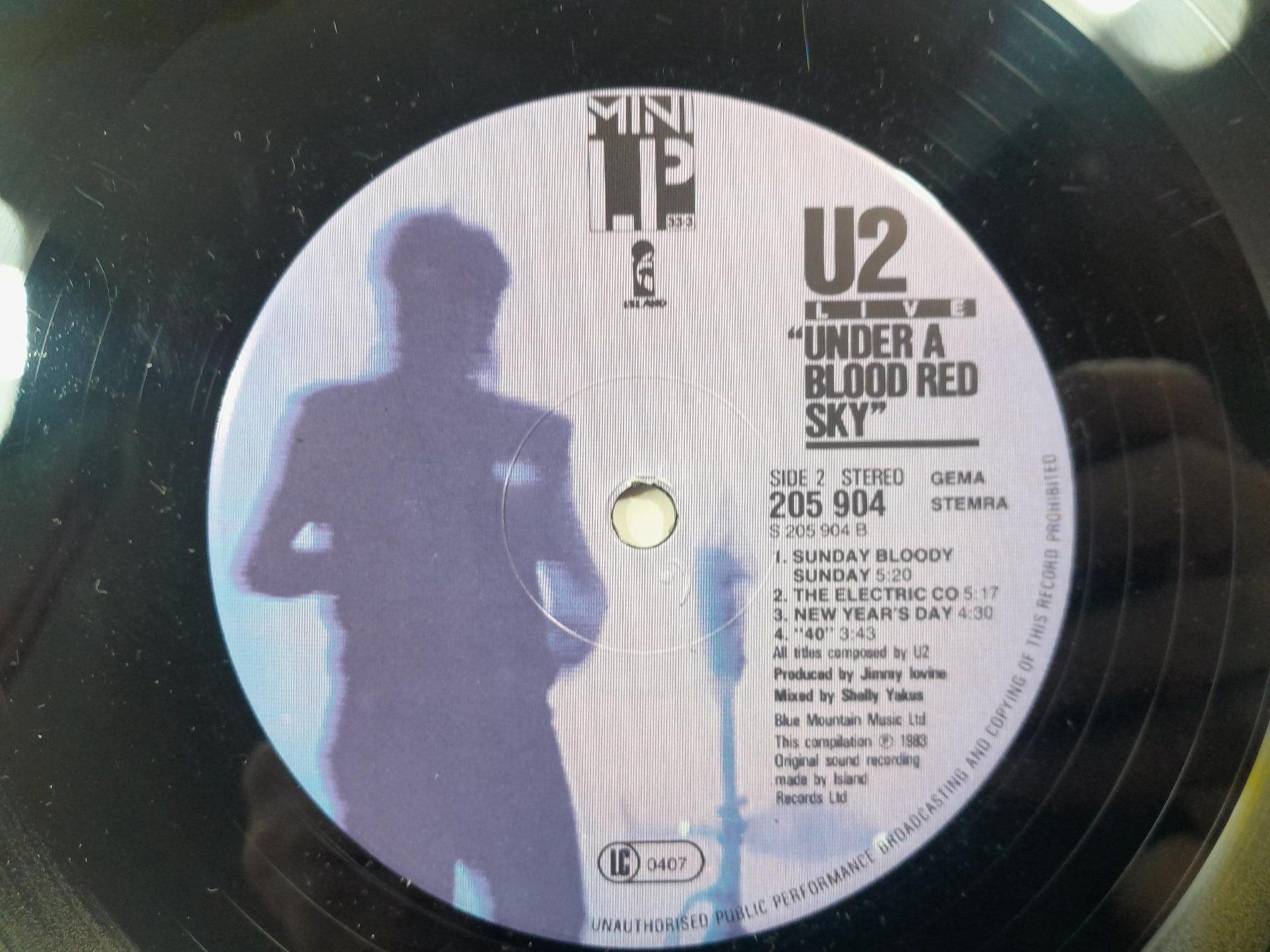 Vinyles: Maxi Single / Vinly / U2 - Under a bood red sky – D'occasion à Männedorf par Bel-view 2