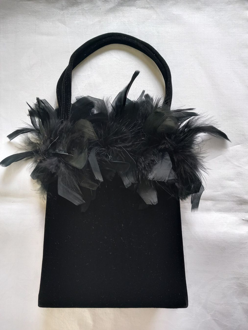 Borse da donna: Sac à main neuf à plumes, velours – Nuovo (secondo la descrizione) da Versoix venduto da Liline2010