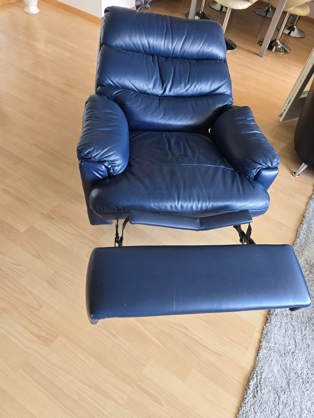 Poltrone: Bequemer Relaxsessel, dunkelblaues Leder – Usato da Emmenbrücke venduto da nev_hh85 7