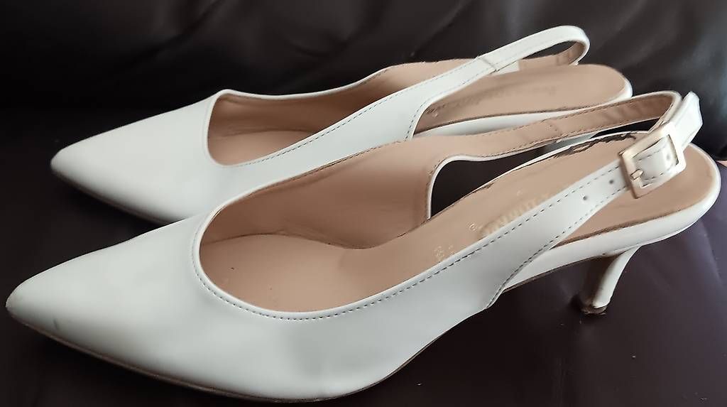 Scarpe da donna: Damen Leder Sandalen weiss gr.38 – Usato da Staufen venduto da mar_wf6r