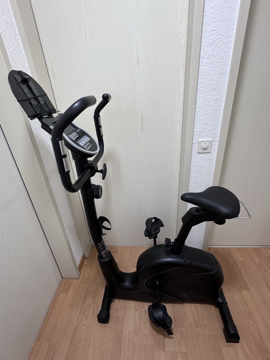 Vélos d'appartement: Heimtrainer Crane schwarz mit Display Neuwertig – Neuf (Voir description) à Egerkingen par marina986