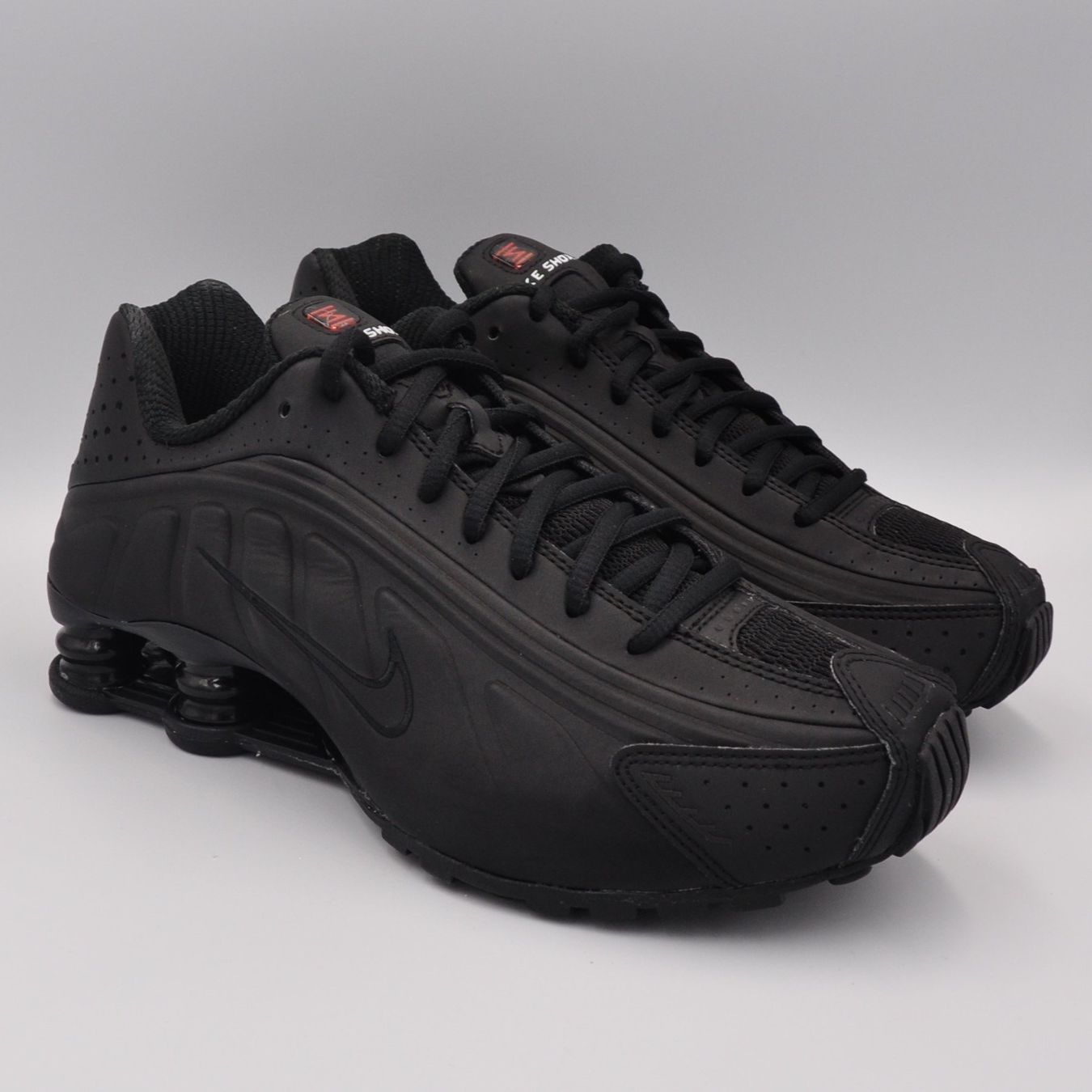 Nike Herrenschuhe: Nike Shox R4 Black 38.5 – Neu und originalverpackt aus Bern von SneakerheavenLT 1