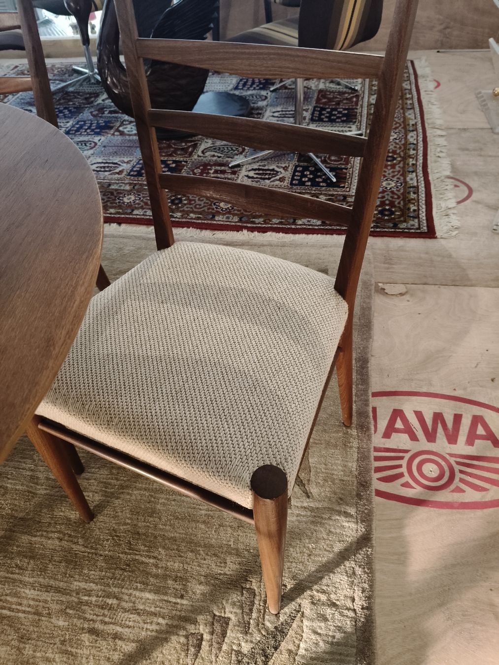 Set de table et chaises: Stühlen mid century – D'occasion à Zwingen par inf_2blh 4