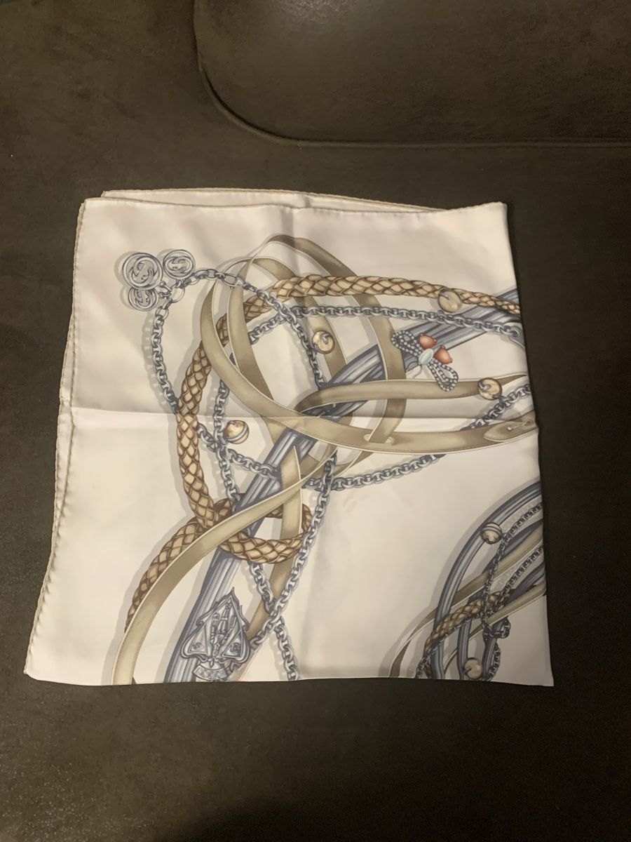 Gucci Foulard & Sciarpe: Gucci Foulard – Usato da Bergdietikon venduto da zor_856j 4