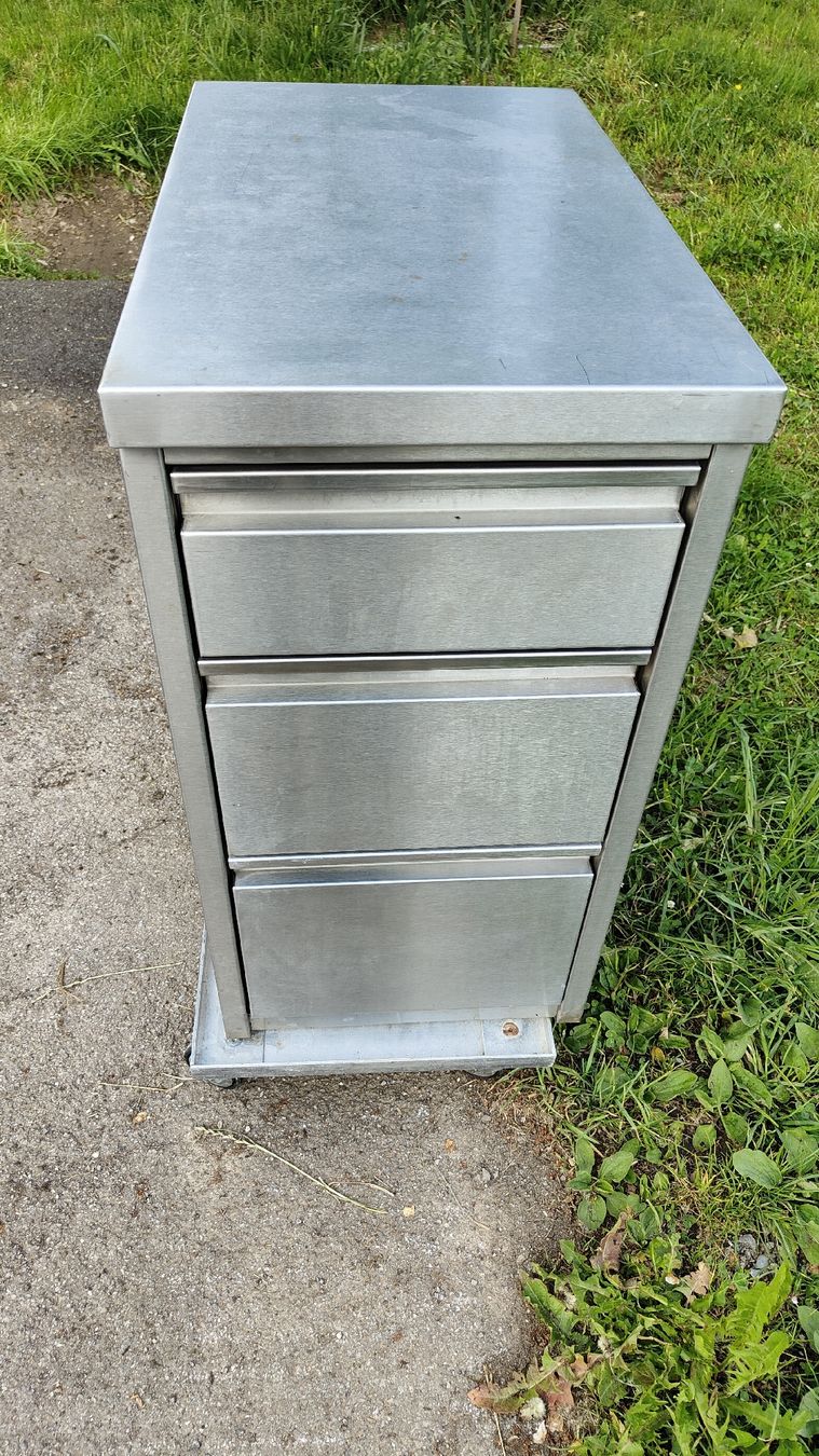 Armadi: Schubladen Stock Chromstahl – Usato da Aeschiried venduto da Beo02