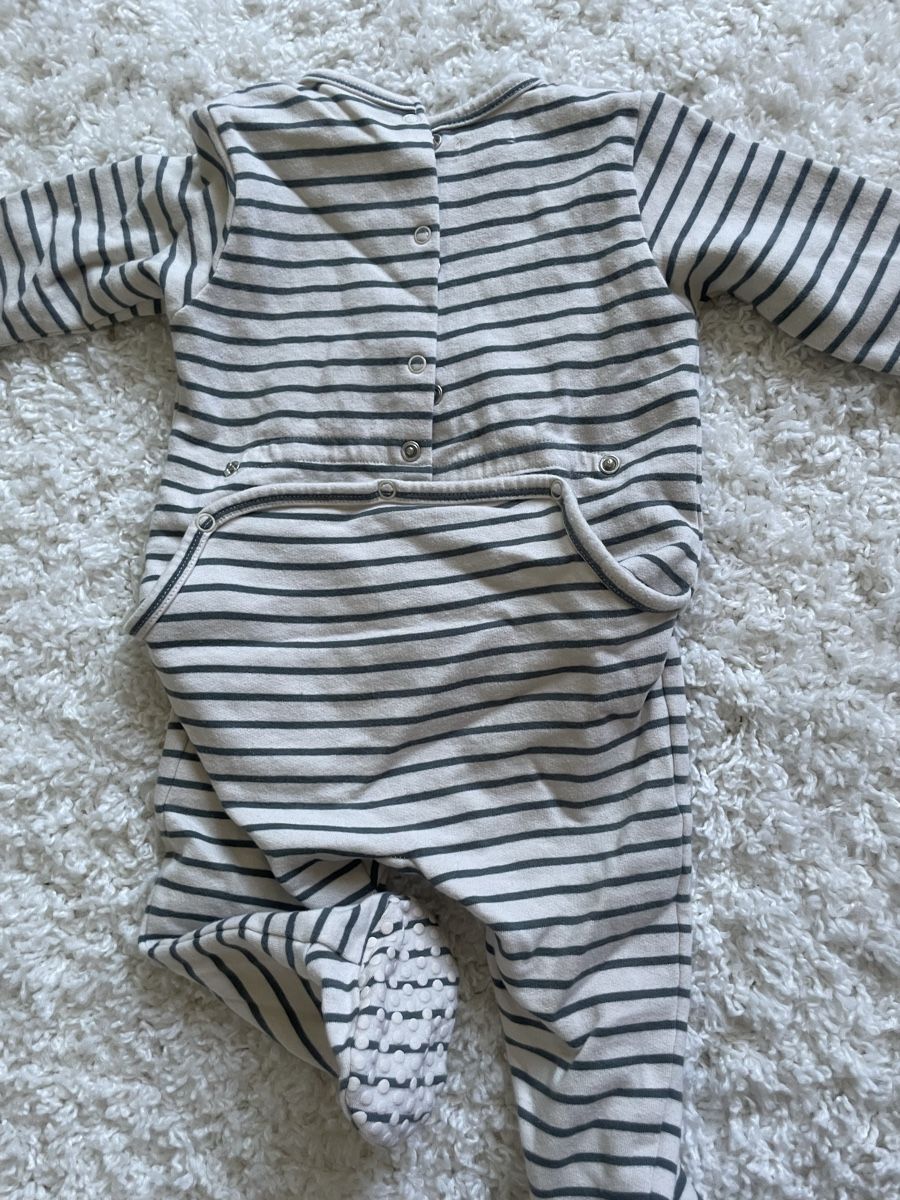 Pyjamas & Ähnliches: Barboteuse bébé garçon Vertbaudet rayée avec voitures 18mois – Neu (gemäss Beschreibung) aus Versoix von Pti-pois 3