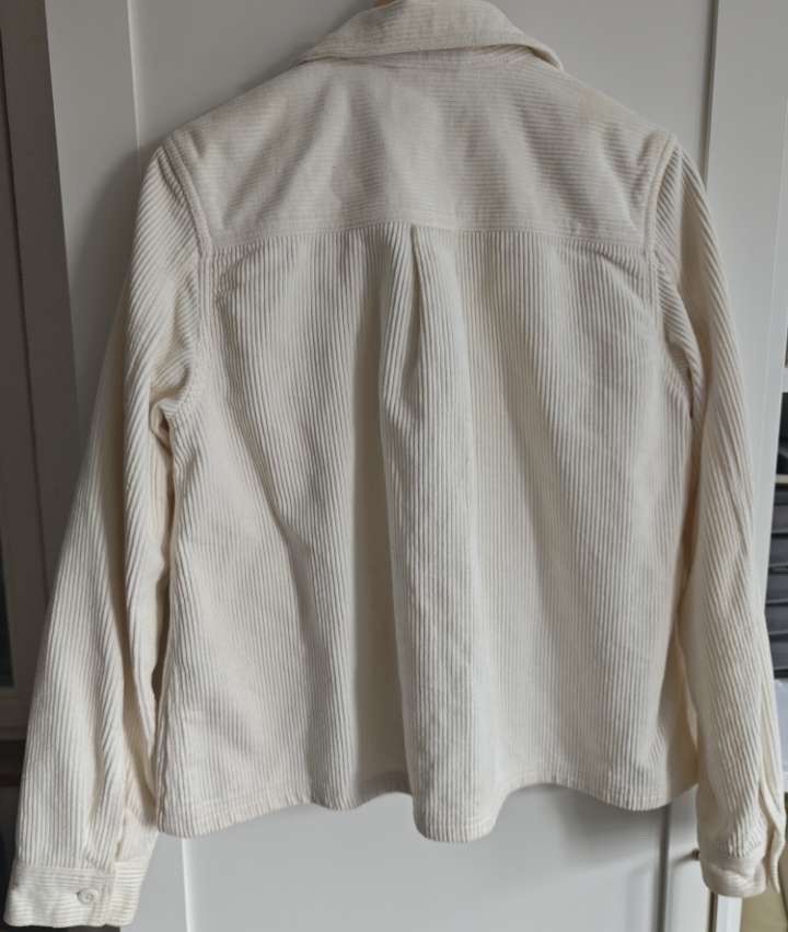 Obey Giacche: Cream Corduroy Jacket - Perfect for Layering! – Usato da Steffisburg venduto da val_52y6 1