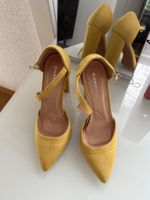 High Heels Blockabsatz spitz hellgelb Riemchen