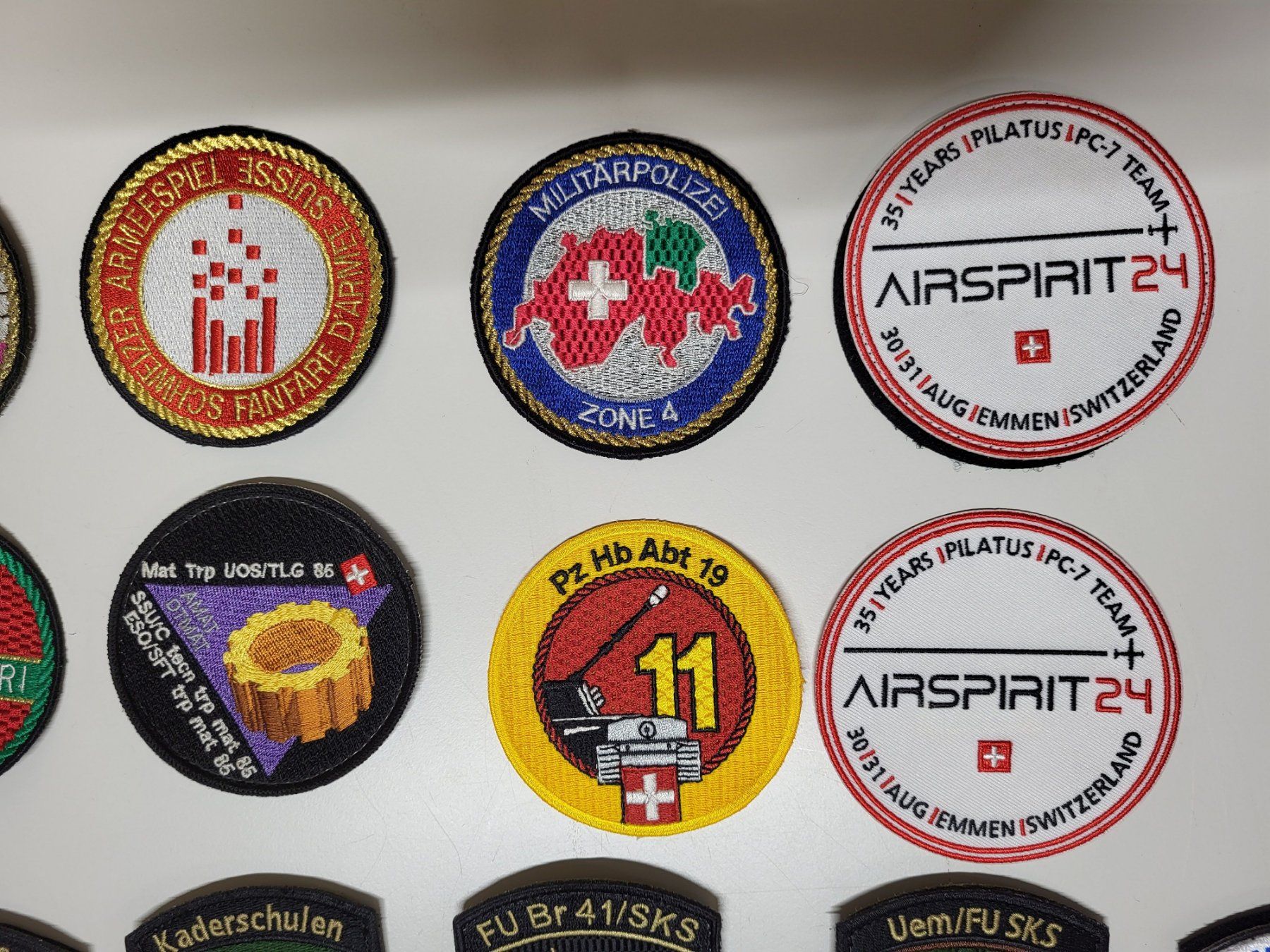 Schweizer Armee Plaketten & Abzeichen: Schweizer Armee Badge / Abzeichen Set – Gebraucht aus Brügg BE von POU-BELLE 2
