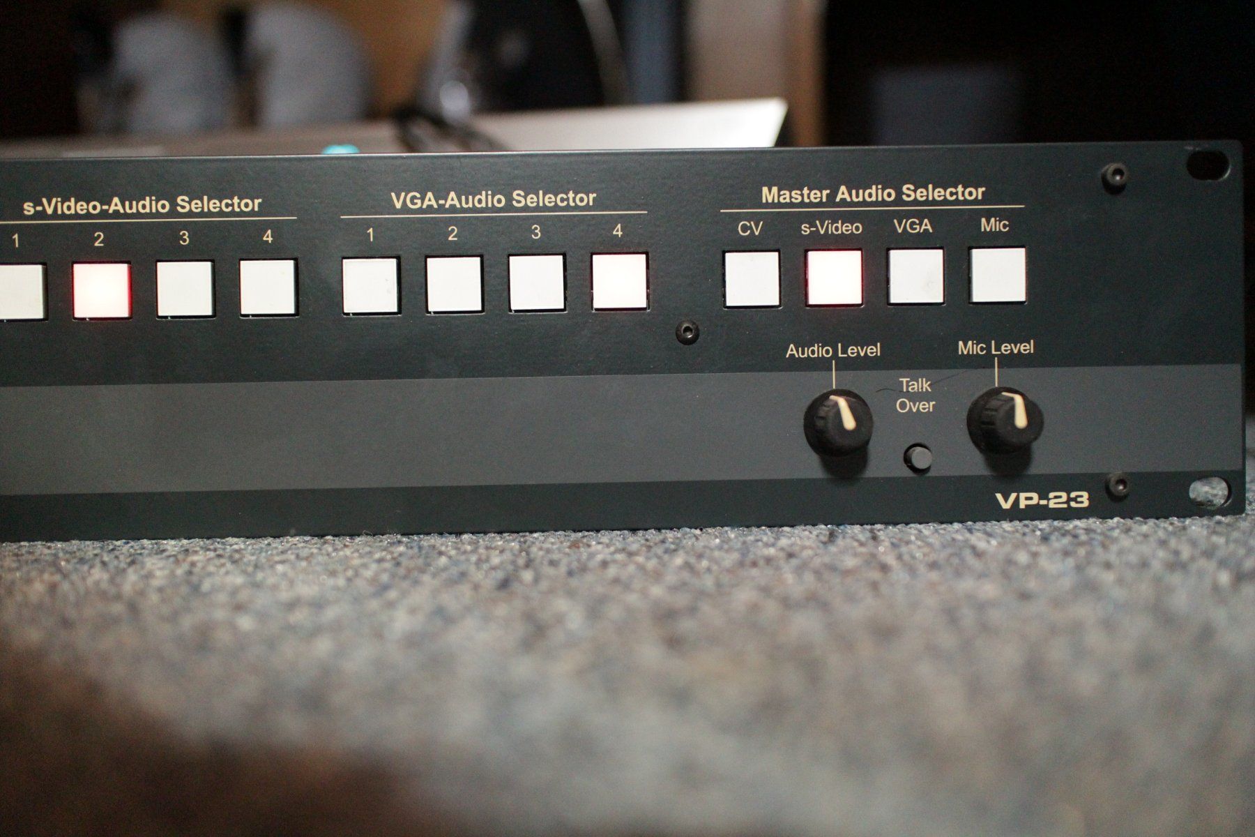 Strumenti musicali: audio video selector en parfait état – Usato da Vaulion venduto da akedia 2