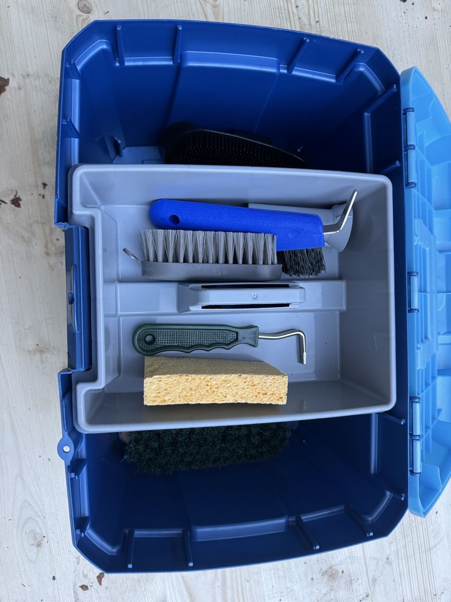 Valigie: Pferde Putzbox Kerbl mit Putzzeug neu – Nuovo (secondo la descrizione) da Sigriswil venduto da Lujana04 2