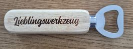 Holz Flaschenöffner mit Gravur "Lieblingswerkzeug" 🍺