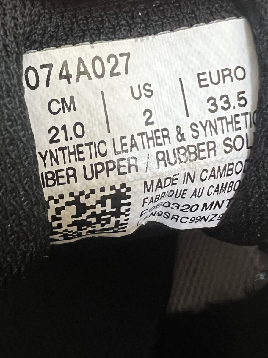 Asics Schuhe für Jungen: Asics Hallenschuhe Grösse 33.5 – Gebraucht aus Dietikon von DeathValley 3