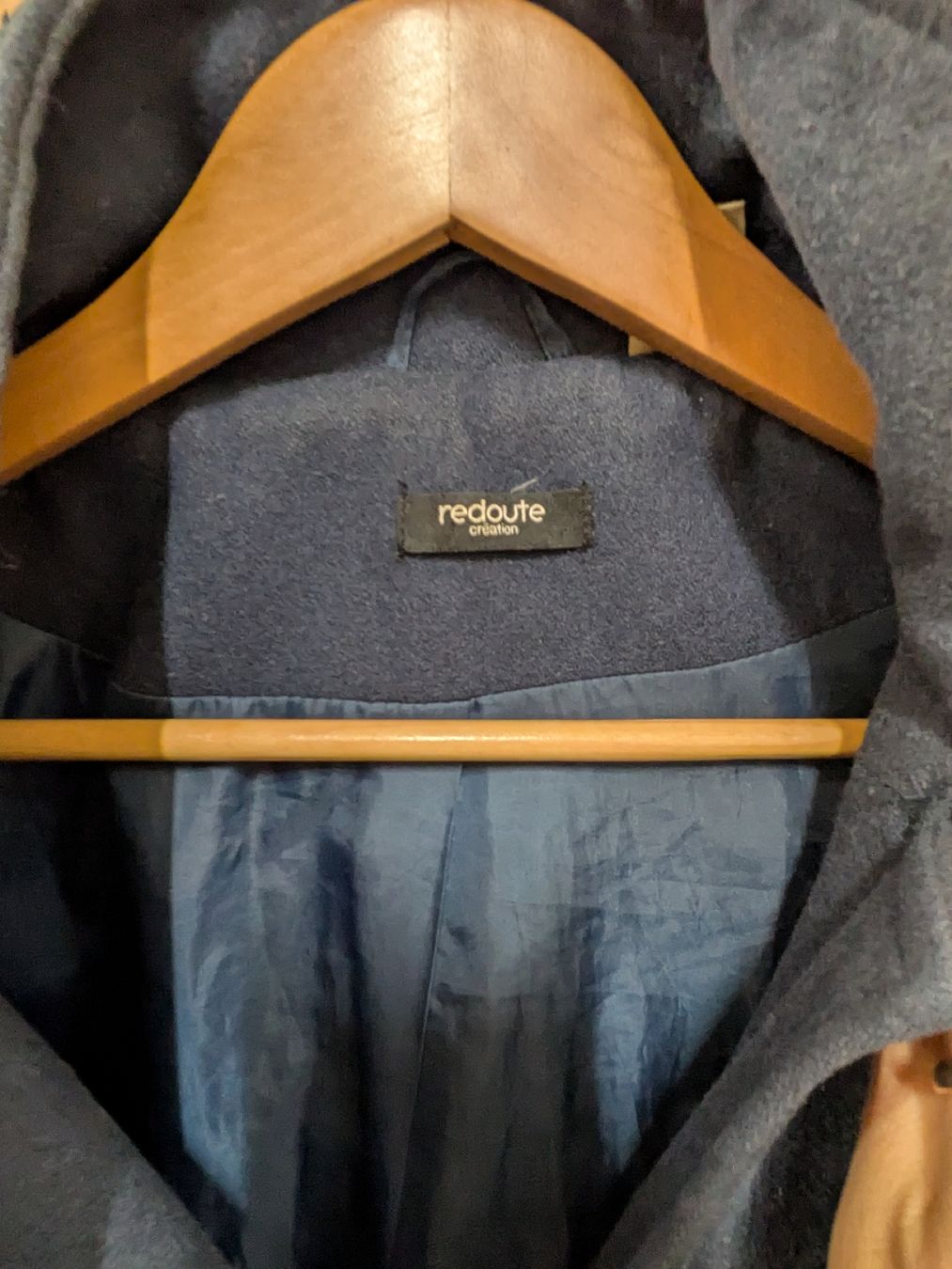 Cappotti: Dunkelblauer Mantel mit Kapuze, Grösse 38 ca. – Usato da Basel venduto da Blumenwiese2 1