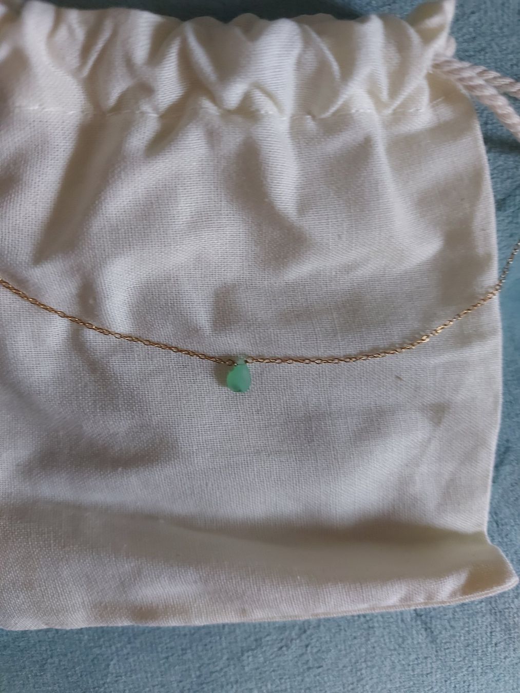 Catenine: Collier pendentif pierre en forme de goutte – Nuovo e nell'imballaggio originale da Le Mont-Pèlerin venduto da jux_x96b