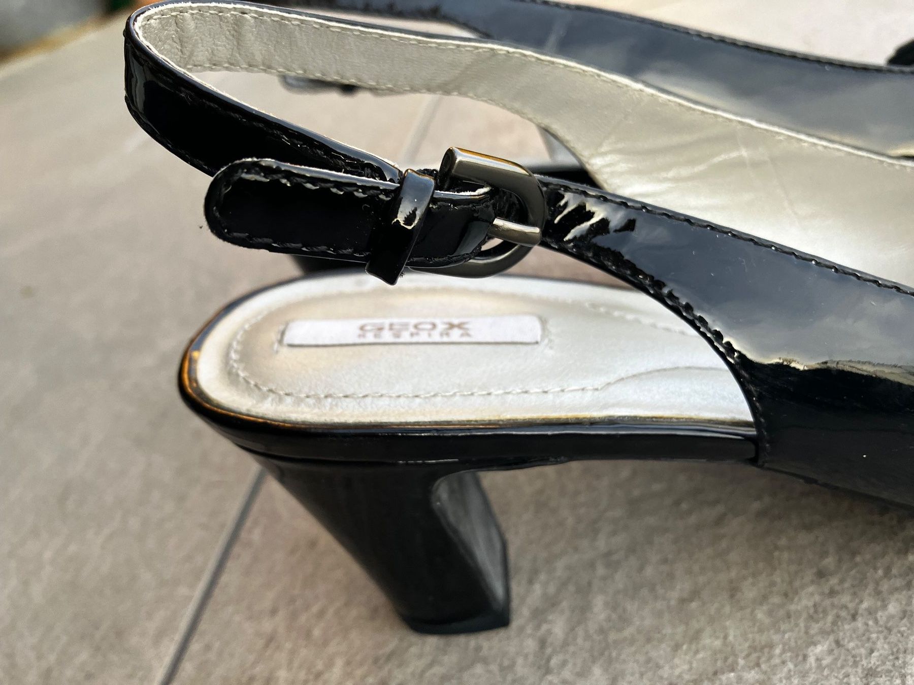 Geox Scarpe da donna: Schuhe schwarz Lack – Usato da Hildisrieden venduto da lau_hxg8 5