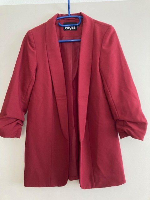 Pieces Completi & Tailleur: 2 Blazer, Gr. XS, PIECES, schwarz + rot – Usato da Richterswil venduto da Hausi12 1