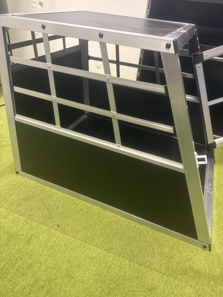 Gabbie, trasporto & Sicurezza: Hundebox Alu – Usato da Igis venduto da vobama 2