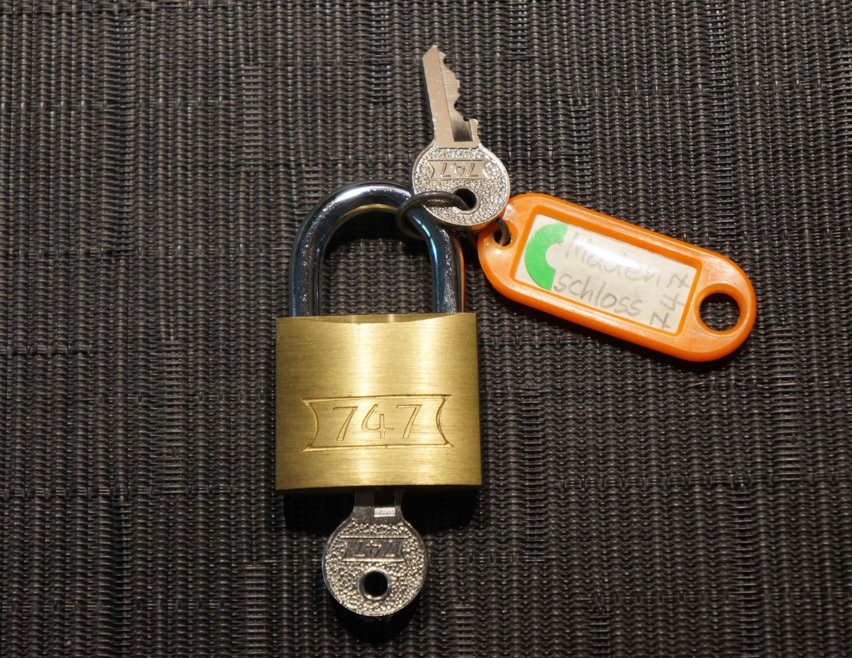 Cadenas: Vorhängeschloss 747 – D'occasion à Zürich par Beach59