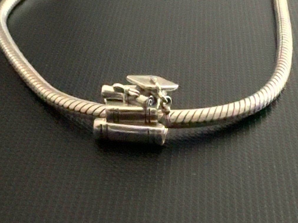 Pandora Ciondoli: Pandora Moments Charm - graduation 2021 – Nuovo (secondo la descrizione) da Oftringen venduto da tola19 1